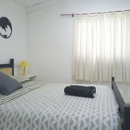 Steve'S House Bed & Breakfast Puerto Iguazu Exterior photo